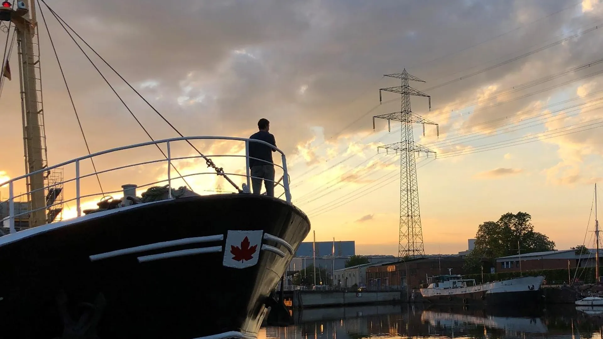 Botel Schiffshotel Schlafen im Hafen Hamburg